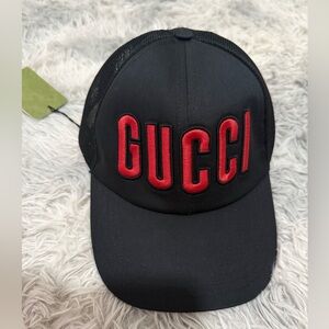 NWT! Gucci Black Baseball Hat Size M/58 cm Red Embroidered Logo Mesh Back